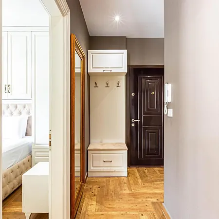 Brownie Luxury 1 With Balcony Full Kitchen 3 Min To