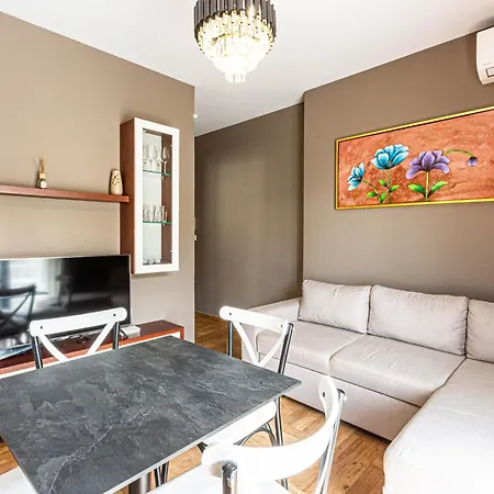 Brownie Luxury 1 With Balcony Full Kitchen 3 Min To Apartment *